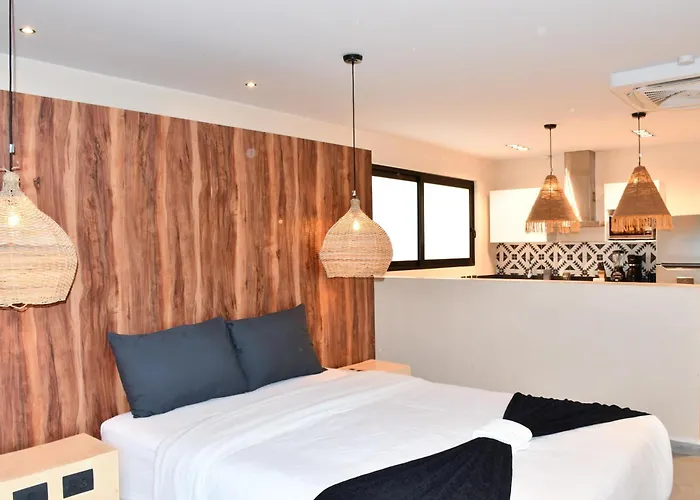 Nook By The Spot Appartement *